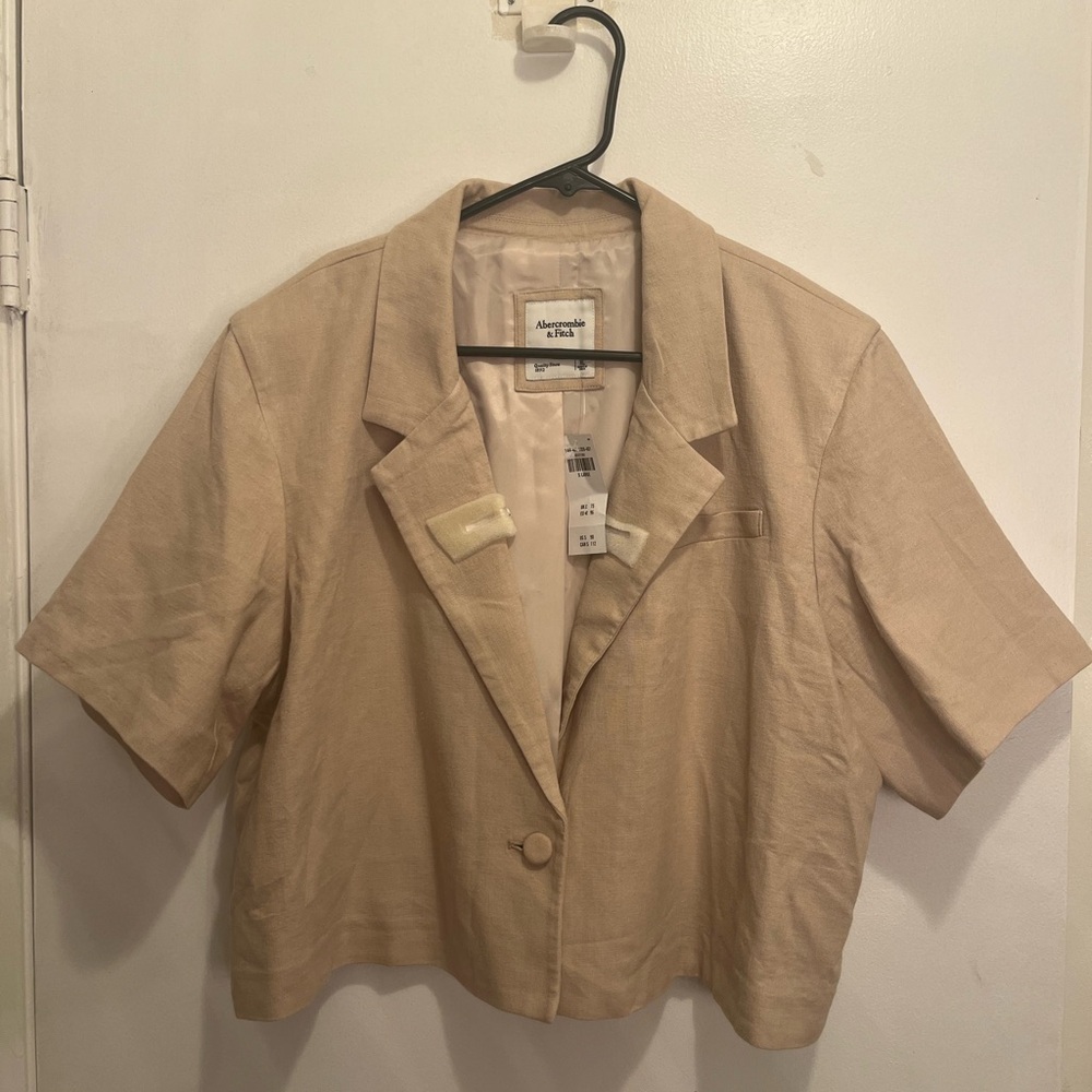 Cropped Abercrombie and fitch blazer